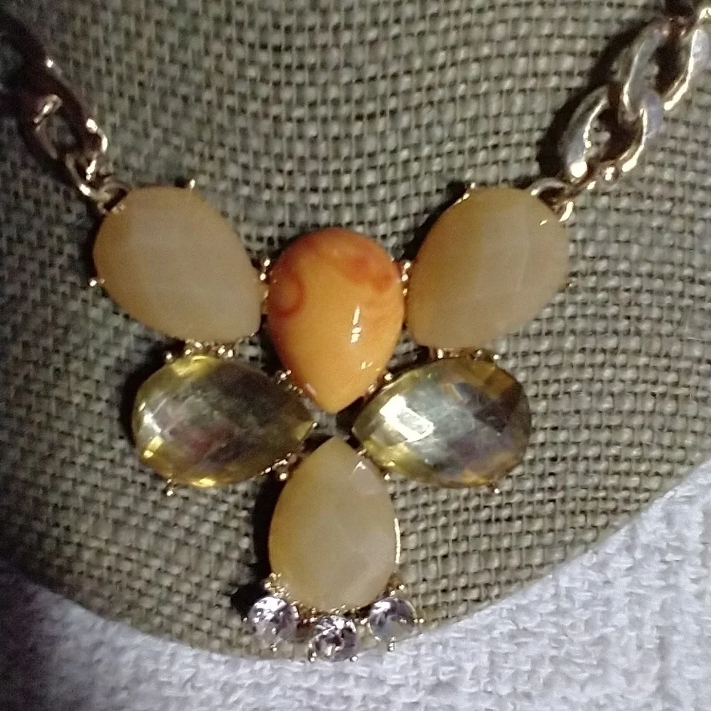 Goldtone orange cream color statement runway chain necklace flower 🌺🌹 floral